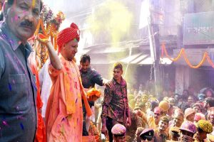 Uttar Pradesh: गोरक्षपीठ के लिए सामाजिक समरसता का अभियान है होली
