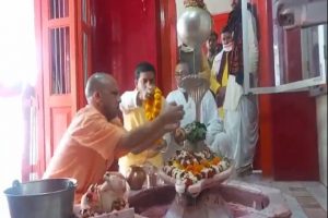 Uttar Pradesh: योगी ने भोले शंकर का रुद्राभिषेक कर लोक कल्याण की मंगलकामना की