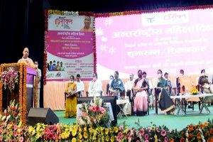 Uttar Pradesh: यूपी में हुआ मिशन शक्ति के दूसरे चरण का आगाज, सीएम योगी ने 11 महिलाओं को किया सम्मानित