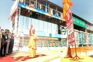 CM Yogi in Bundelkhand: सीएम योगी ने कई परियोजनाओं का किया निरीक्षण, कहा- सोना उगलेगी बुंदेलखंड की धरती