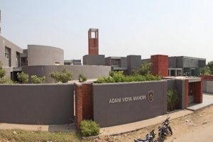 Ahmedabad: कोरोना संकट के बीच मदद के लिए आगे आया Adani Group, अडाणी विद्या मंदिर स्कूल परिसर में खोलोगा कोविड केयर सेंटर