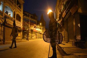 Delhi: कोरोना के बढ़ते मामलों के बीच राजधानी में लगा नाइट कर्फ्यू, रात 10 बजे से सुबह 5 बजे तक रहेंगी पाबंदियां