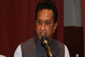 Gujarat : कांग्रेस विधायक इमरान खेडावाला ने की शर्मनाक हरकत, विधानसभा में ‘लव जिहाद’ विधेयक की प्रति फाड़ी