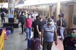 Train Fares: भारतीय रेलवे से सफर करना होगा सस्ता, कम हुआ किराया, लेकिन सुविधाओं में भी की जाएगी कटौती