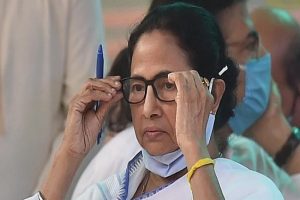 Bengal: ममता बनर्जी पर चला चुनाव आयोग का डंडा, 24 घंटे के लिए लगा बैन, नहीं कर पाएंगी प्रचार