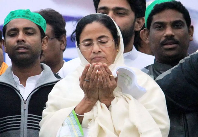 Mamta Banerjee CM Bengal prayes