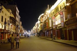 Delhi: दिल्ली में फिर तेज हुई कोरोना की रफ्तार, नाइट कर्फ्यू का हो गया ऐलान