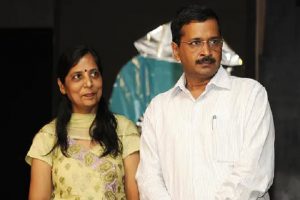 Sunita Kejriwal: अरविंद केजरीवाल के बाद अब पत्नी सुनीता पर संकट के बादल, इस मामले में दिल्ली हाईकोर्ट में दायर की गई याचिका