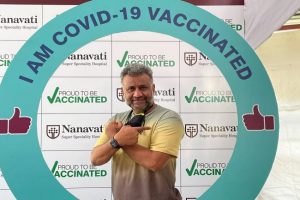 Anubhav Sinha: फिल्म प्रोड्यूसर अनुभव सिन्हा ने लगवाई कोरोना वैक्सीन