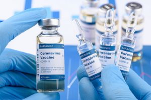 Coronavirus: कोरोना वैक्सीन की कीमतों पर उठा था सवाल, अब केंद्र सरकार ने लिया फैसला खरीदी गई वैक्सीन को राज्यों को देगी मुफ्त