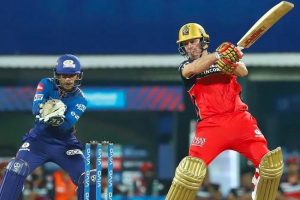 IPL 2021: आरसीबी ने अंतिम गेंद तक खिंचे मुकाबले में मुम्बई को 2 विकेट से हराया