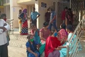 Karnataka: कर्नाटक के जिला अस्पताल में 24 कोरोना मरीजों ने तोड़ा दम, ऑक्‍सीजन की कमी बताई वजह