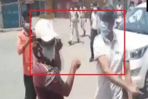 Chhattisgarh: युवक ने की कोविड-19 नियमों की अनदेखी, कलेक्टर ने जड़ा थप्पड़, वीडियो हुआ वायरल तो मांगी माफी