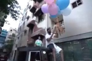 Delhi: हीलियम गुब्बारों से डॉग को हवा में उड़ाने के आरोप में दिल्ली का यूट्यूबर गिरफ्तार