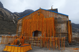 Kedarnath Dham: कोरोना संकट के बीच पूरे रीति-रिवाज के साथ खुले केदारनाथ धाम के कपाट, बाबा के ऑनलाइन होंगे दर्शन