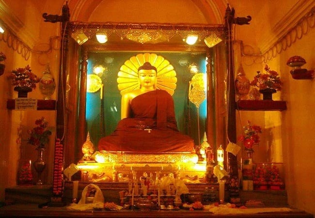 दलाई लामा ने विश्व धरोहर महाबोधि मंदिर में की विशेष पूजा अर्चना, एक महीने  तक रुकेंगे धर्मगुरु - Amrit Vichar