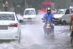 Cyclone Tauktae: चक्रवाती तूफान तौकते का असर, मुंबई में रिकॉर्डतोड़ बारिश, 6 लोगों की मौत
