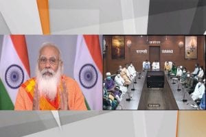 Uttar Pradesh: पीएम मोदी ने यूपी में कोरोना के बेहतरीन प्रबंधन के लिए मुख्य सचिव राजेंद्र कुमार तिवारी की जमकर की तारीफ