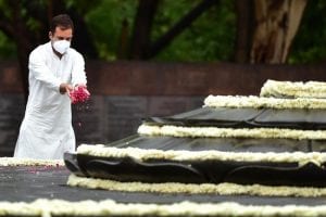 Rajiv Gandhi Death Anniversary: राहुल गांधी ने पूर्व पीएम राजीव गांधी की पुण्यतिथि पर पुष्पांजलि अर्पित की