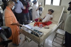 Uttar Pradesh: इंसेफेलाइटिस नियंत्रण के सफल मॉडल से होगा कोविड के थर्ड वेव का मुकाबला: सीएम योगी