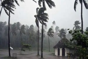 Cyclone Tauktae Live: गुजरात की ओर बढ़ रहा चक्रवाती तूफान, अबतक 8 लोगों की मौत, मुंबई में बांद्रा-वर्ली सी लिंक बंद