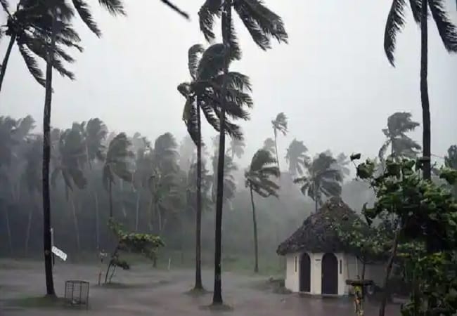 गुजरात की ओर बढ़ रहा चक्रवाती तूफान, अबतक 8 लोगों की मौत, cyclone tauktae  to cross gujarat