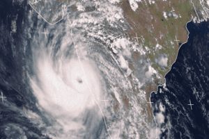Cyclone Tauktae: भीषण हुआ चक्रवाती तूफान तौकते, गुजरात तट के लिए येलो अलर्ट जारी