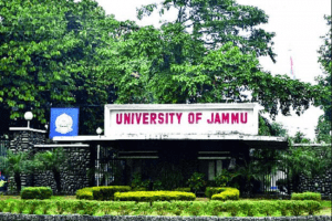 Jammu University Exams 2021: जम्मू यूनिवर्सिटी की अहम घोषणा, ओपन बुक मैथेड से होंगी यूजी प्रोगाम की परीक्षाएं