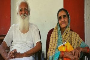 Uttarakhand: इस वजह से पत्नी के कहने पर प्रसिद्ध पर्यावरणविद् सुंदरलाल बहुगुणा ने छोड़ी थी कांग्रेस