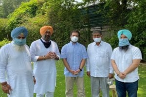 Delhi: आम आदमी पार्टी के बागी विधायकों ने दिल्ली में राहुल गांधी से की मुलाकात