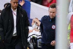 EURO CUP 2020 : डेनिश मिडफील्डर एरिक्सन अचानक ही मैदान में गिरे, अब हालत स्थिर