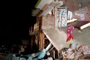 UP: गोंडा में दर्दनाक हादसा, सिलेंडर ब्लास्ट के बाद जमींदोज हुए दो मकान, 8 लोगों की मौत