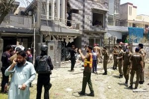 Pakistan: मुंबई हमलों के मास्टरमाइंड हाफिज सईद के घर के पास धमाका, 2 की मौत, कई जख्मी