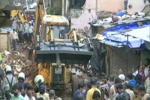 Maharashtra: मुंबई में बारिश का कहर, मलाड वेस्ट में 4 मंजिला इमारत ढही, 11 लोगों की मौत
