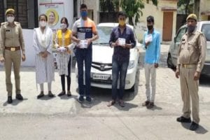 Noida: न्यूज चैनल के एंकर को बनाया हनी ट्रैप का शिकार, दो युवतियों समेत 5 लोग गिरफ्तार