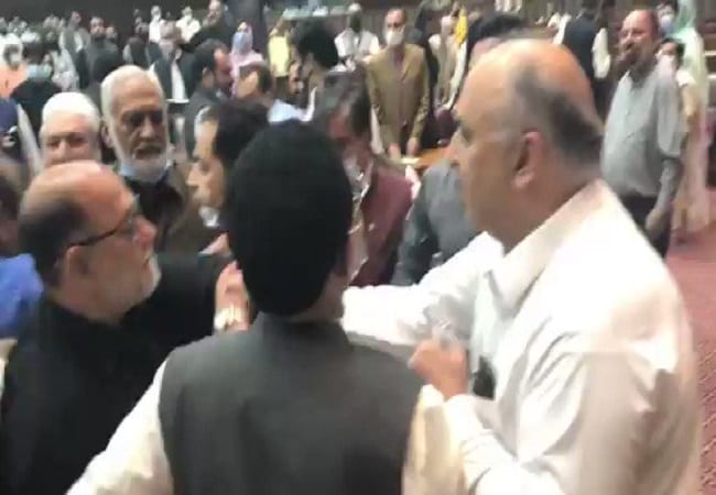 Pak Parliament Fight