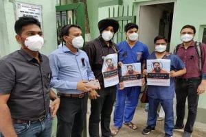 Allopathy Controversy: रामदेव के बयान के खिलाफ डॉक्टरों का आज विरोध प्रदर्शन, मना रहे ‘ब्लैक डे’