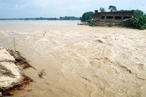 UP : नदियों के उफान को देखते हुए उत्तर प्रदेश के 16 जिलों में बाढ़ को लेकर जारी हुआ अलर्ट