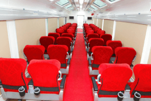 Vistadome Coaches: देश में पहली बार चली विस्टाडोम कोच वाली ट्रेन, देखें खूबसूरत नजारे