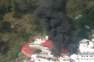 Jammu & Kashmir: माता वैष्णो देवी मंदिर परिसर में लगी आग, कोई हताहत नहीं