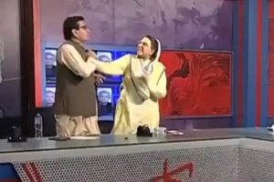 Pakistan: इमरान की करीबी महिला नेता की गुंडागर्दी, टीवी शो में पाकिस्‍तानी सांसद को जड़ा थप्पड, वीडियो वायरल