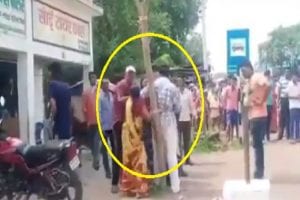 Chhattisgarh: जब कांग्रेस के दो खेमों में जमकर हुई हाथापाई, अपने ही पार्टी के नेता की कर दी पिटाई, देखें वीडियो