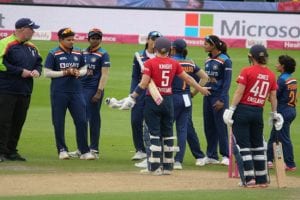 ENGW vs INDW: दूसरे टी20 में धीमी ओवर गति के लिए भारतीय टीम पर जुर्माना, हरमनप्रीत ने मानी गलती