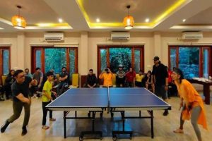 In Pics: आमिर खान ने ‘लाल सिंह चड्ढा’ के सेट पर खेला टेबल टेनिस, तस्वीरों में देखें किरण राव भी आईं नजर