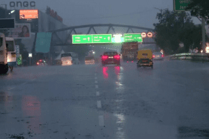 Delhi Weather Update: दिल्ली-एनसीआर में भारी बारिश, जलमग्न हुए कई इलाके