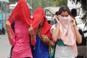 Weather Update: Delhi में गर्मी ने छुड़ाए लोगों के पसीने, टूटा 90 साल का रिकॉर्ड, जानें कब मिलेगी राहत
