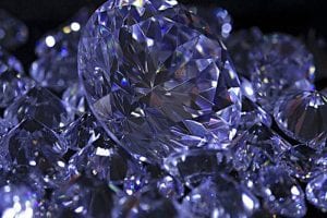 Diamond: बिना जांचे हीरा पहनने के हो सकते हैं नुकसान, यदि आप भी चाहते हैं धारण करना तो जान लें यह बातें