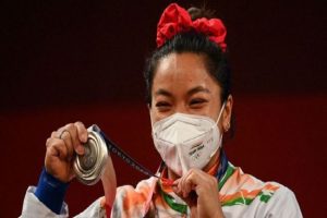 Tokyo Olympics : सिल्वर मेडल जीतने के बाद मीराबाई चानू का पहला वीडियो आया सामने, लोगों का जताया आभार