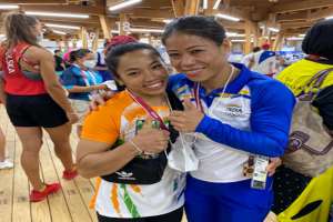 टोक्यो ओलंपिक खेलों में छाईं भारत की बेटियां, मीराबाई से की मैरी कॉम ने मुलाकात, तस्वीरें वायरल