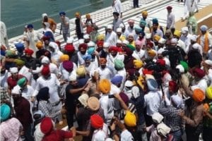 Punjab Congress: शक्ति प्रदर्शन के चक्कर में कोरोना प्रोटोकॉल को भूले सिद्धू, मास्क और सोशल डिस्टेंसिंग को ठेंगा दिखाया